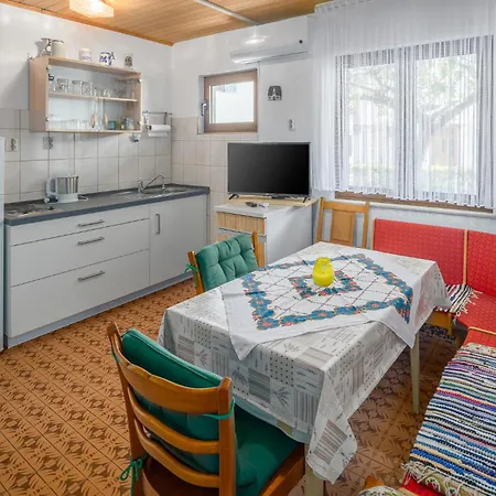 2 Bedroom Amazing In Apartment *