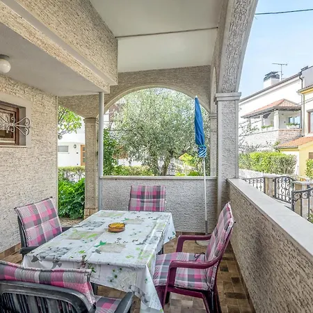 2 Bedroom Amazing In Apartment Porec